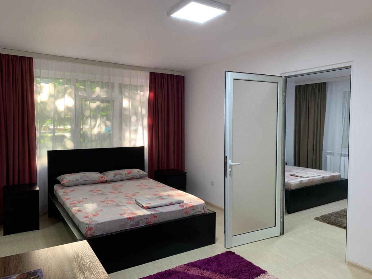 Eli Apartment Галац Экстерьер фото