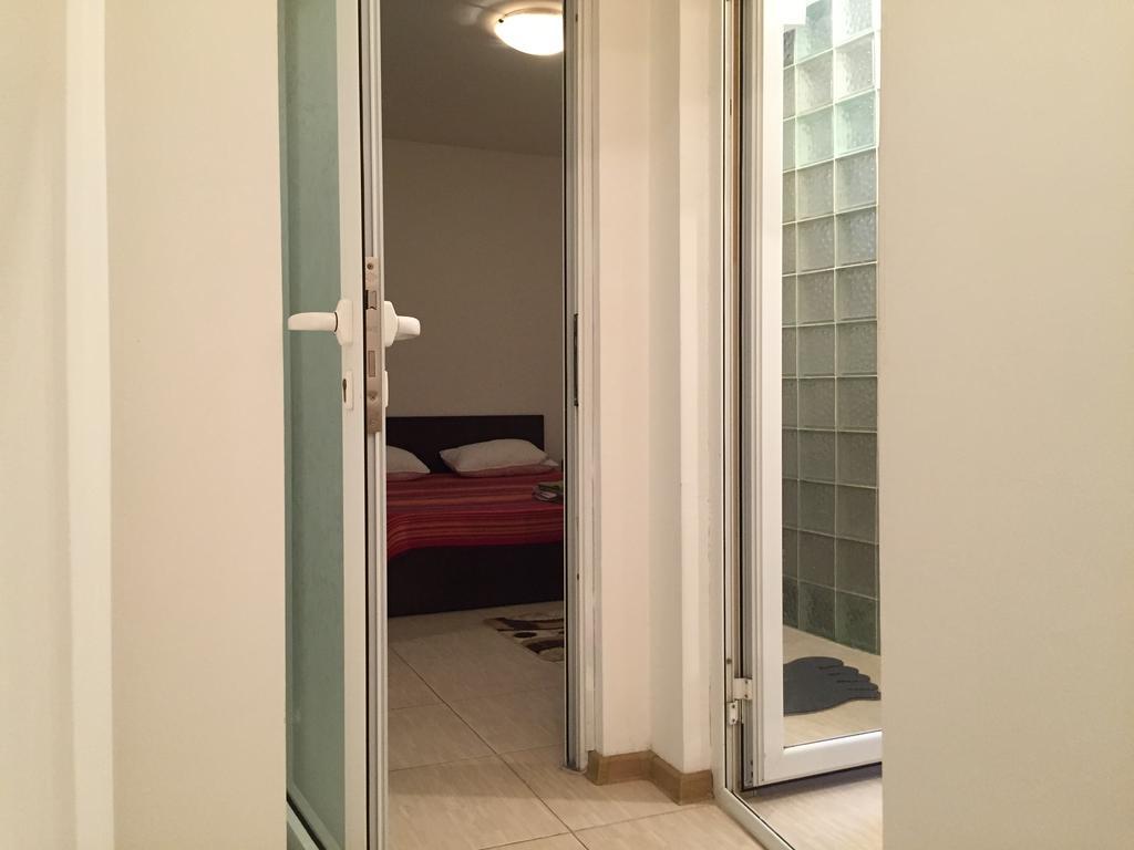 Eli Apartment Галац Экстерьер фото